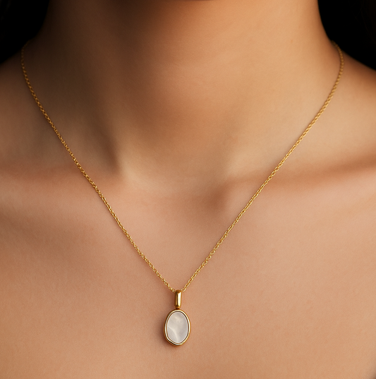 Gold oval marble necklace