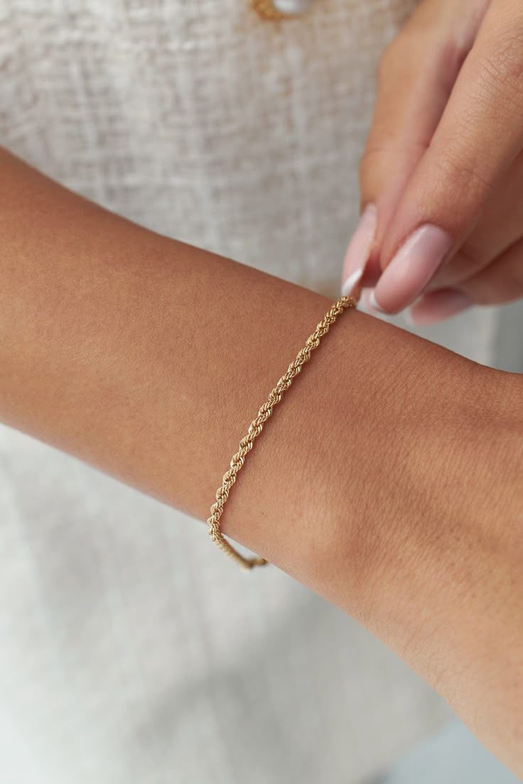 Thin twisted chain bracelet