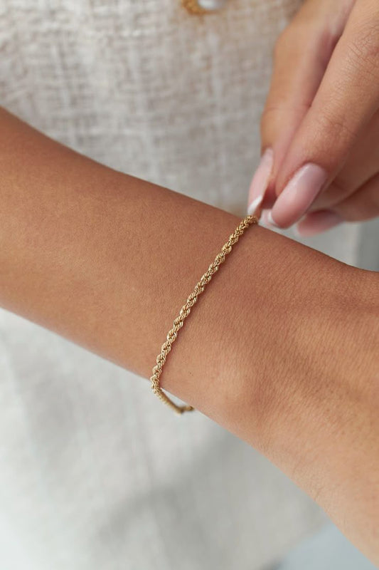 Thin twisted chain bracelet