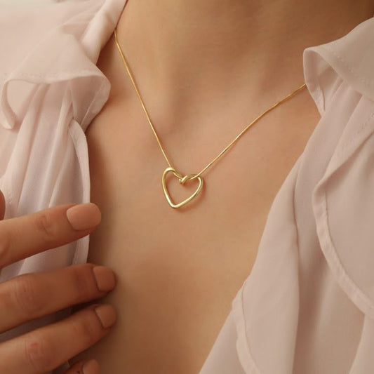 Hollow hanging heart necklace
