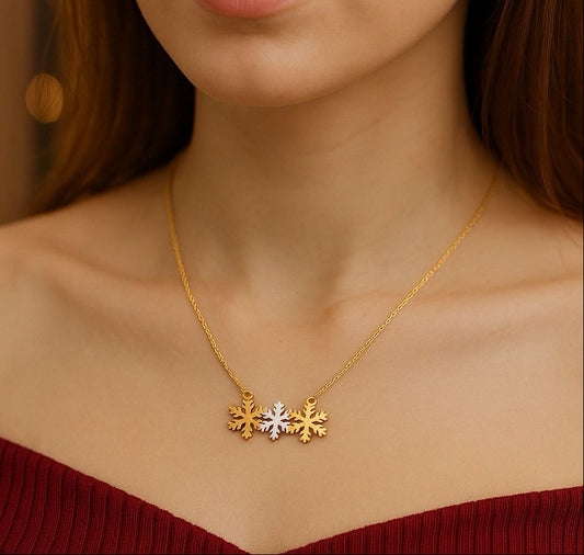 Tri-colored snowflakes necklace