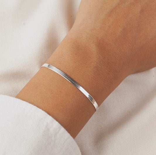 Silver herringbone bracelet