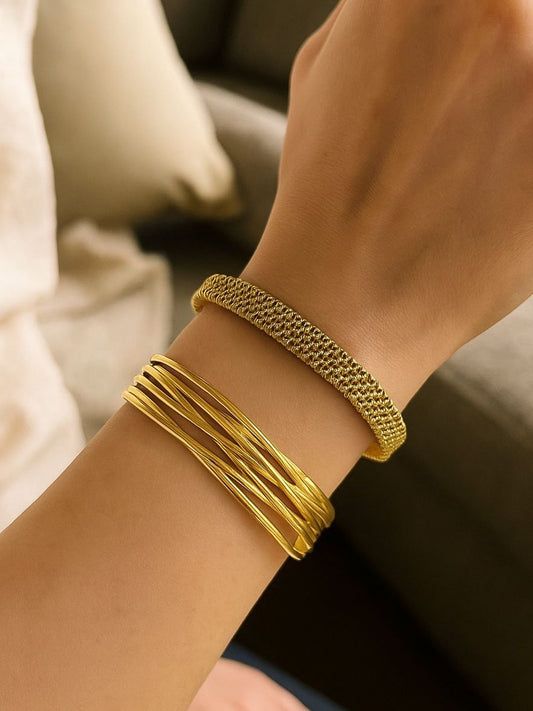 Classic bangle bracelets set