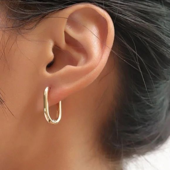 Oval gold hoops