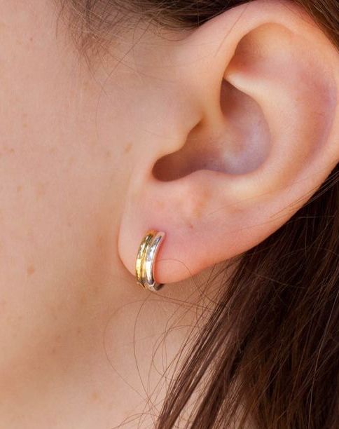 Duo-tone hugging hoops