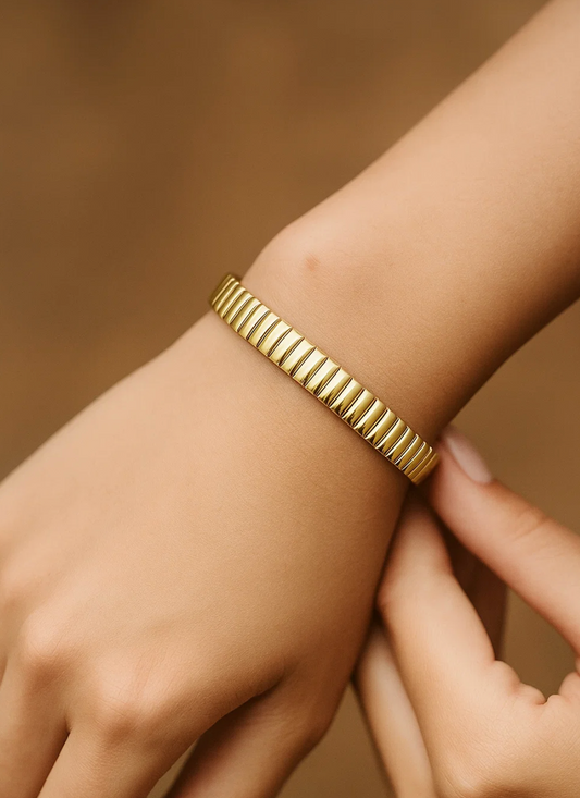 Gold bar bracelet