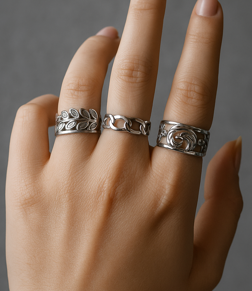 Silver rings set