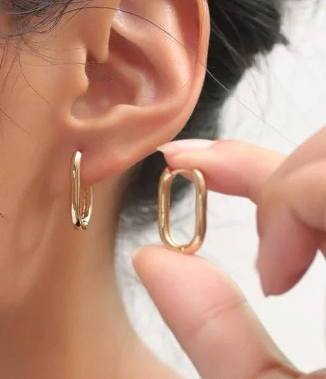 Oval gold hoops
